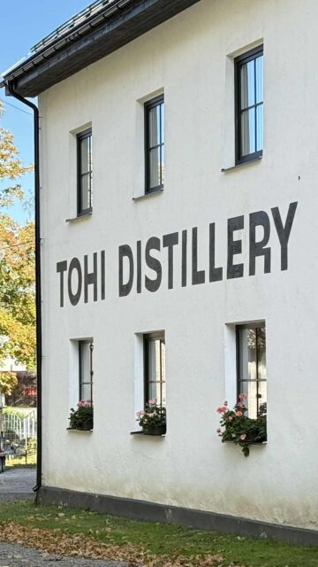 Mull & Maik tiim käis @tohidistillery tehases – tutvusime tootmisega ja arendasime uusi maitseid. 🍸🧪

Kas tead, miks TOHI Admiral’s Reserve Navy Strength Gin on just 59,1% vol? 👀 Vasta kommentaarides!

Alkoholivabasid Tohi džinnikokteile saad proovida juba sel nädalal Impact Day’l – tule läbi! 

#mulljamaik #tohi #tohidistillery #impactday