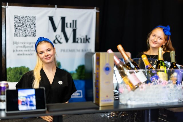 Täna on rahvusvaheline šampanjapäev! 🥂🇫🇷✨

Meilt leiad valiku Pommery šampanjasid koos elegantse ja stiilse setupiga. Sina vali asukoht, meie tuleme kogu varustusega kohale! 

💡 Fun fact: Šampanja oli 1800ndatel pigem magus, kuni Madame Pommery tegi 1874. aastal läbimurde cuvée’ga Pommery Nature 1874 – esimene laialt edu saavutanud brut-šampanja, mis muutis stiili kuivemaks.