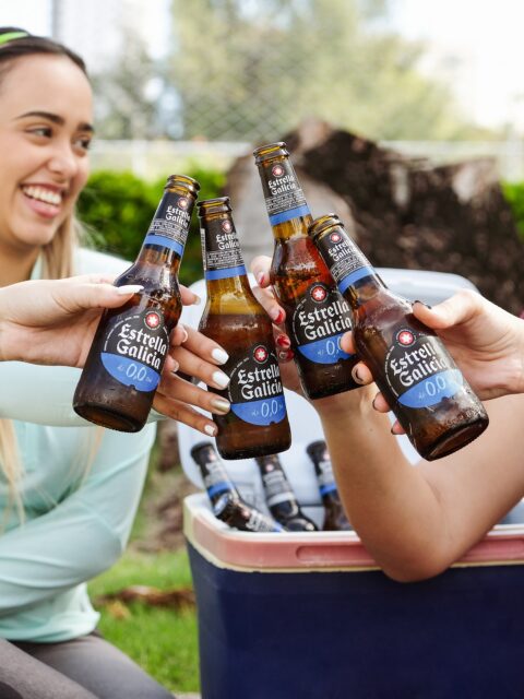 Loosime välja Estrella Galicia komplekti kodusteks grillipidudeks! ☀️
Kõik vajalik üheks mõnusaks suveõhtuks: joogid külma, põll ette ja grill käima.
Estrella Galicia on Hispaaniast pärit õllebränd, mis toob kaasa värske maitse ja hispaaniapärase suvemeeleolu.
Auhinnakomplekti kuuluvad:
• Estrella Galicia metallämber
• pudeliavaja
• põll
• kast Estrella Galiciat
Osalemiseks:
1. jälgi @mulljamaik
2. anna kommentaarides teada, kellega suviseid grilliplaane teeksid
Loos kestab kuni 22.05.2026.
Järgmine grillpidu võib olla sinu hoovis🔥